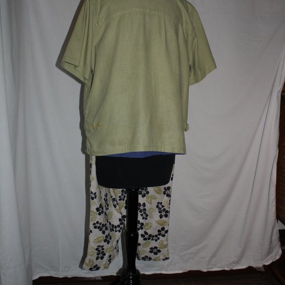 Christopher Banks 3 piece capris -size L sage - Picture 11 of 11